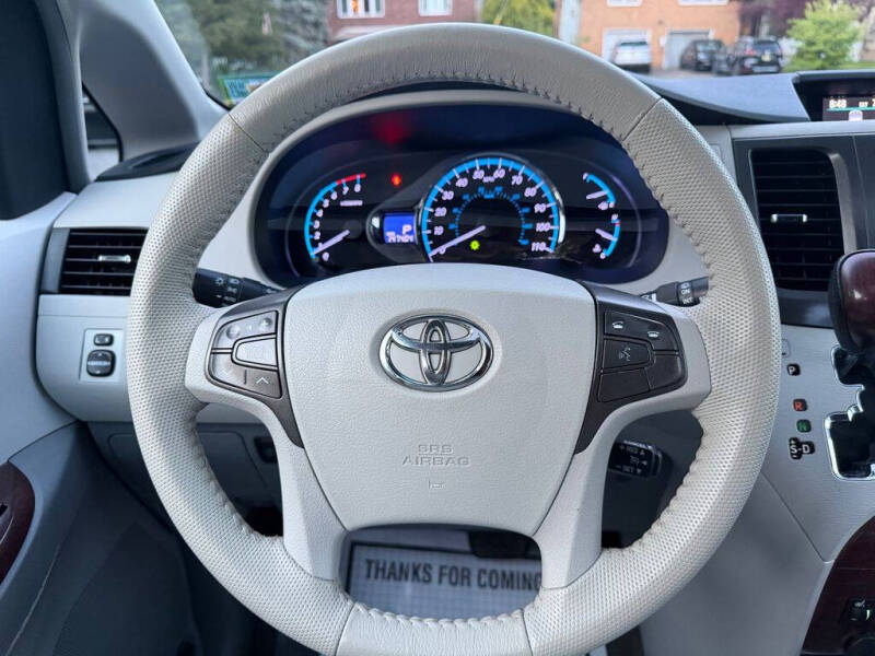 2012 Toyota Sienna XLE 7-Passenger