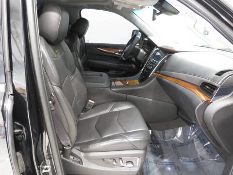 2016 Cadillac Escalade Luxury Collection
