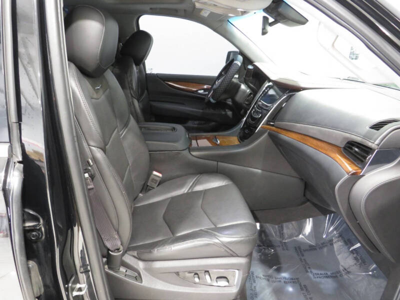 2016 Cadillac Escalade Luxury Collection