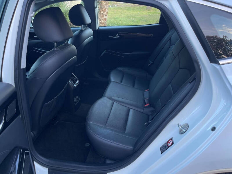 2017 Kia Cadenza Premium