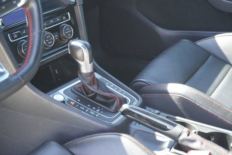 2019 Volkswagen Golf GTI SE