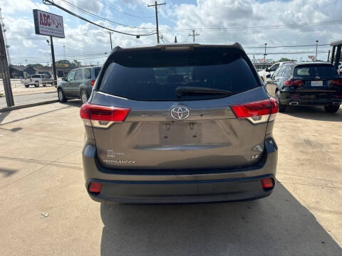 2018 Toyota Highlander LE
