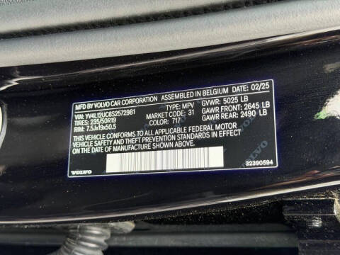 2025 Volvo XC40 B5 Plus Dark Theme