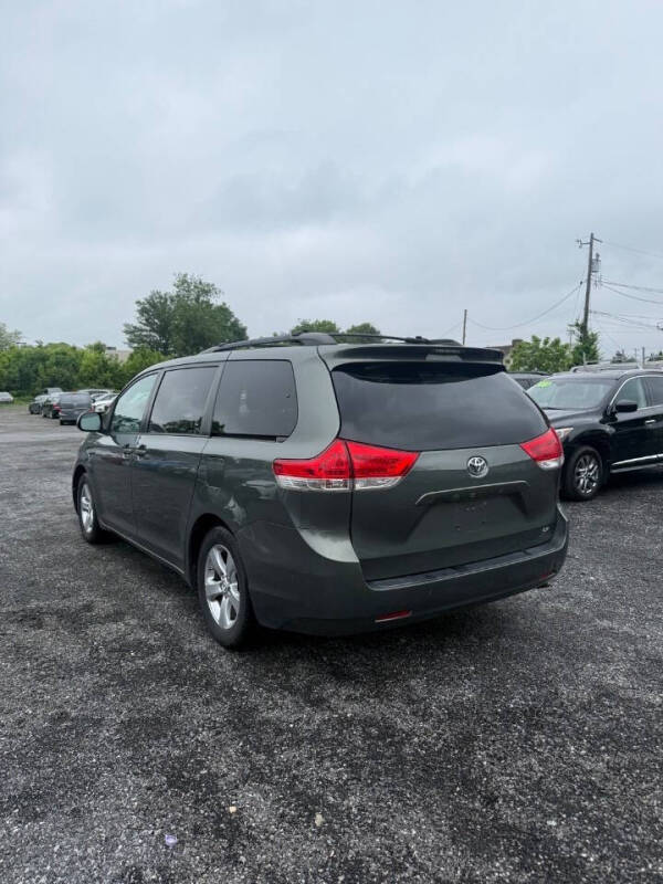 2014 Toyota Sienna LE 8-Passenger