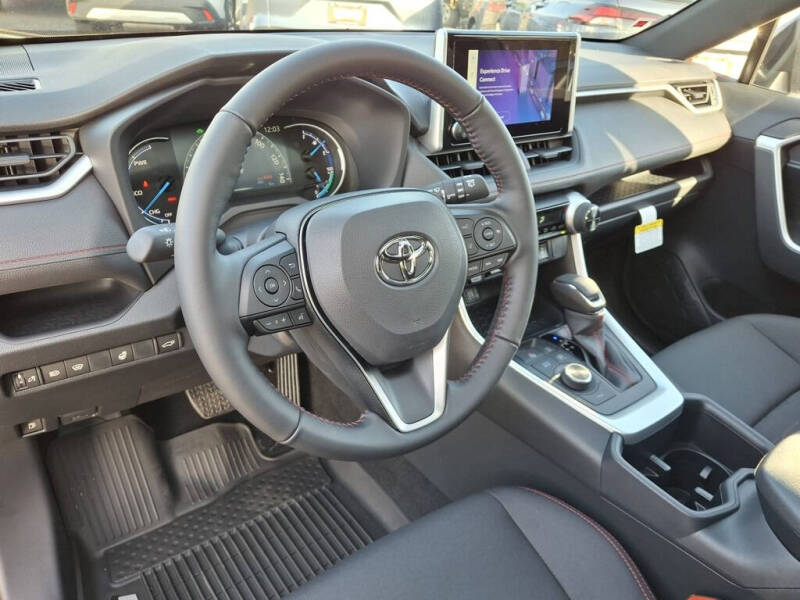 2025 Toyota RAV4 Plug-in Hybrid SE