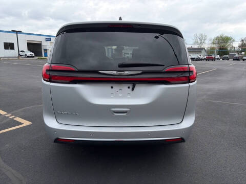 2024 Chrysler Pacifica Touring L