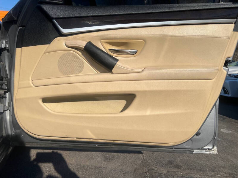 2011 BMW 5 Series 528i