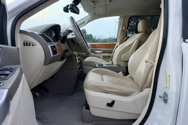 2010 Chrysler Town and Country Limited