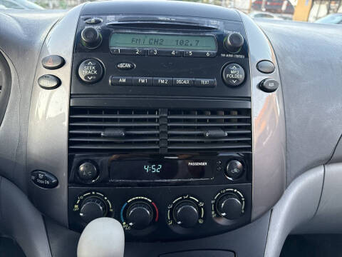 2008 Toyota Sienna CE 8-Passenger