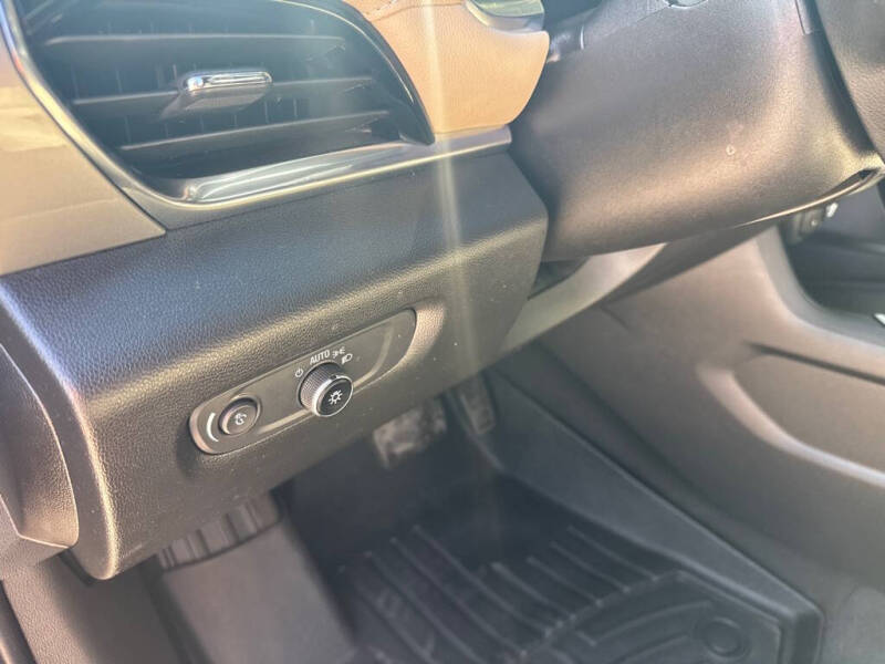 2022 Chevrolet Traverse LT Leather