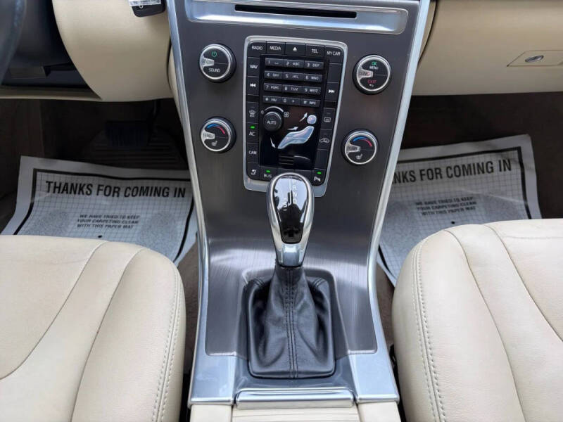 2015 Volvo XC60 T6 Platinum