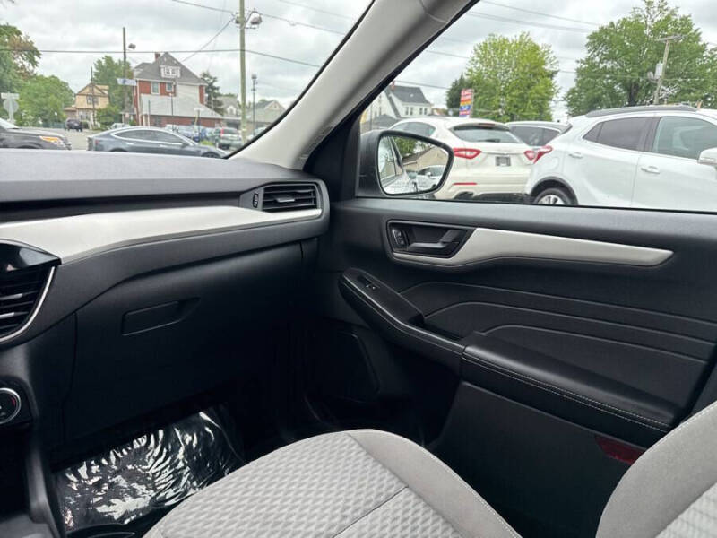 2022 Ford Escape Hybrid SE