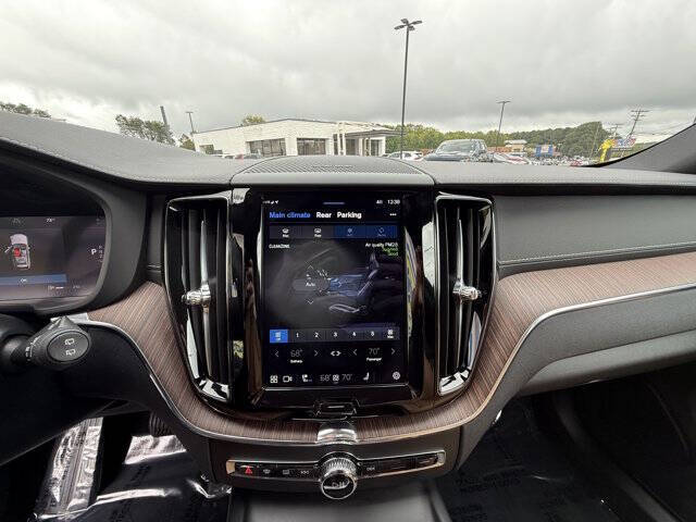 2022 Volvo XC60 B5 Inscription