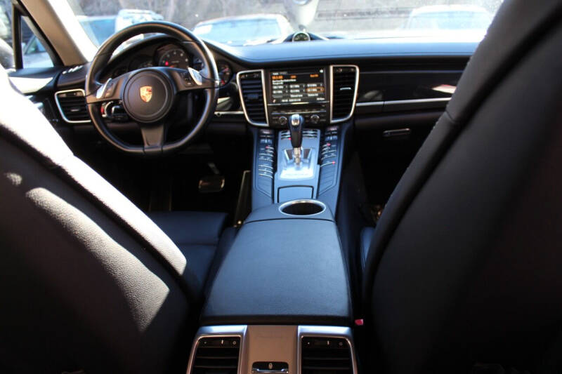 2015 Porsche Panamera 4