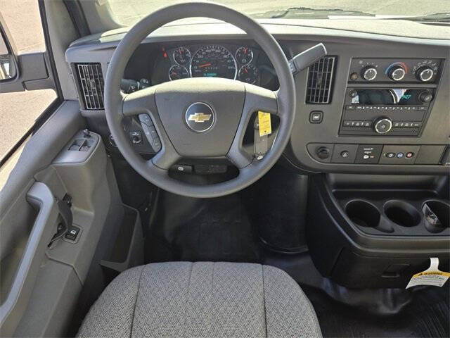 2025 Chevrolet Express 2500