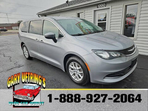 2020 Chrysler Voyager for sale at Gary Uftring's Used Car Outlet in Washington IL