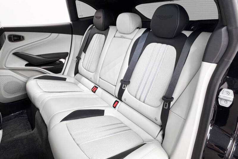 2025 Aston Martin DBX 707