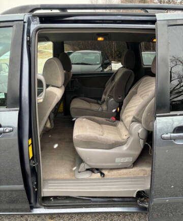 2010 Toyota Sienna LE 7-Passenger