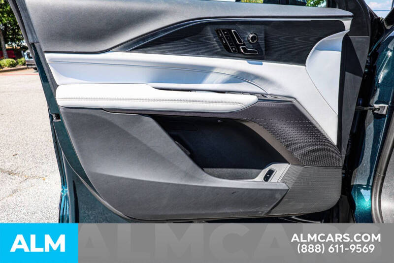 2025 Cadillac LYRIQ Luxury 1