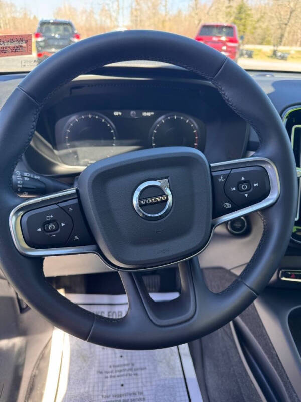 2022 Volvo XC40 T5 Momentum