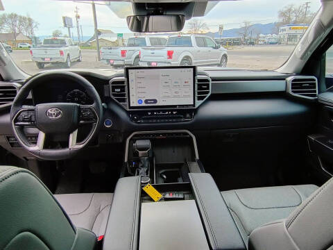 2024 Toyota Sequoia SR5