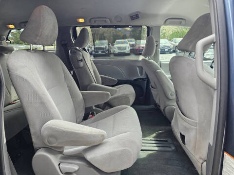 2017 Toyota Sienna LE 8-Passenger