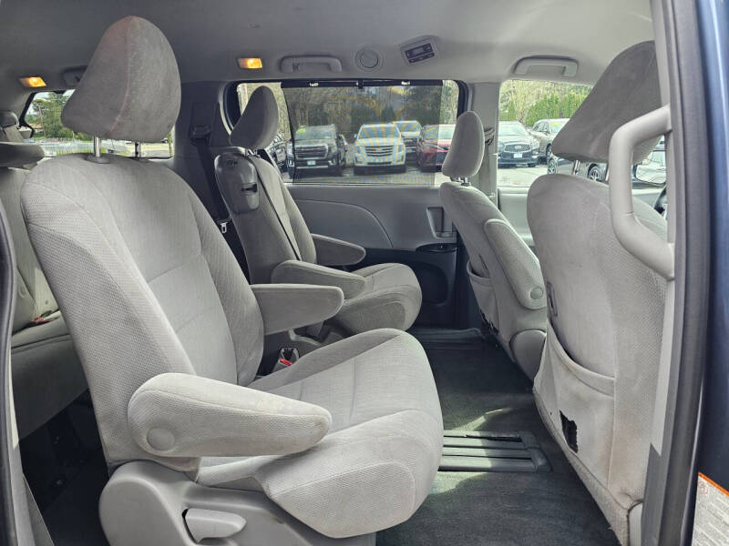 2017 Toyota Sienna LE 8-Passenger