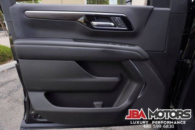 2025 Chevrolet Suburban LT
