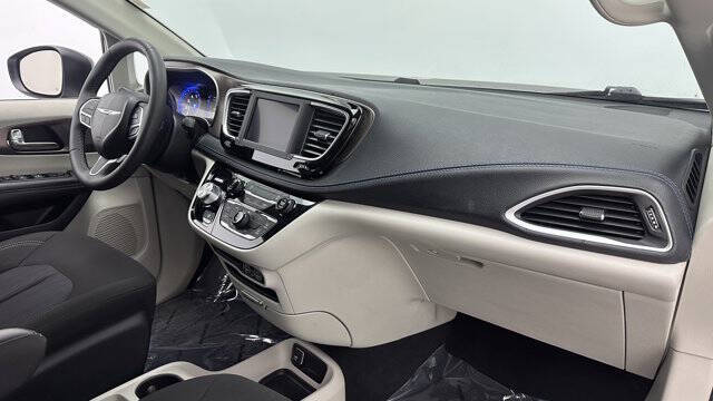 2024 Chrysler Voyager LX
