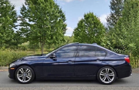 2013 BMW 3 Series for sale at CLEAR CHOICE AUTOMOTIVE in Milwaukie OR