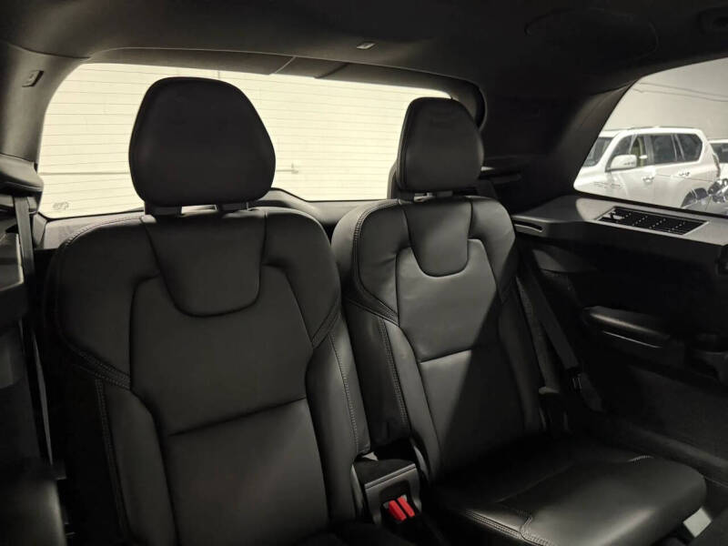 2017 Volvo XC90 T6 Momentum