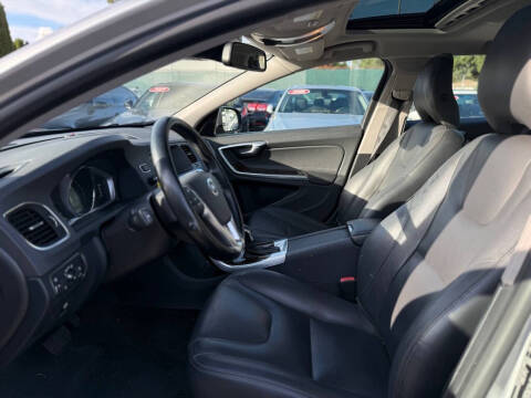 2015 Volvo V60 T5 Drive-E Platinum