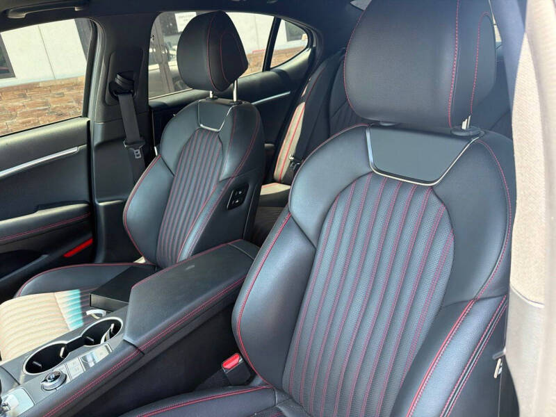 2025 Genesis G70