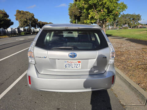 2012 Toyota Prius v Two
