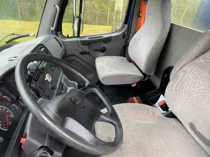 2015 Freightliner M2 106