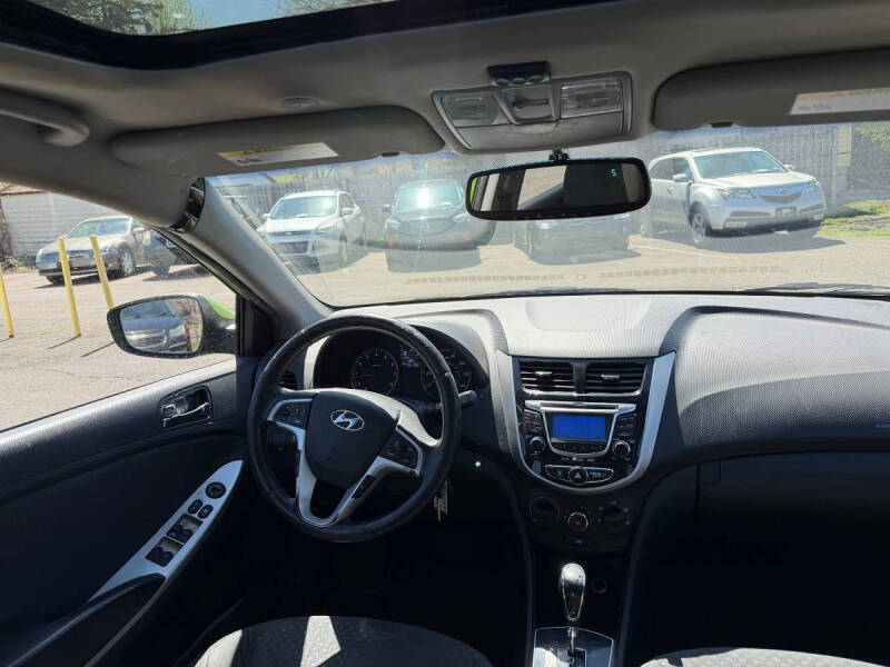 2012 Hyundai Accent SE