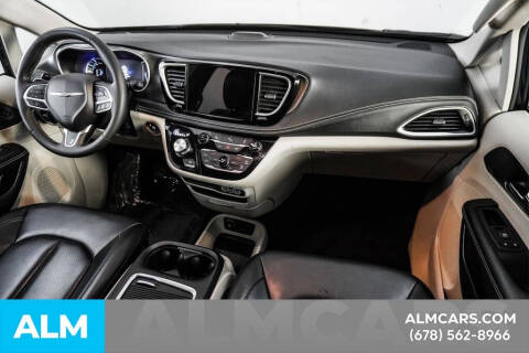 2024 Chrysler Pacifica Plug-In Hybrid Select