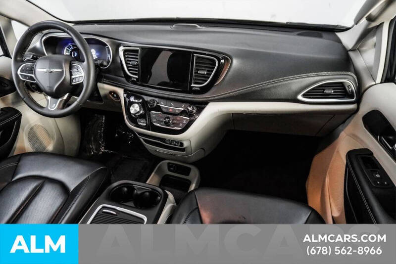 2024 Chrysler Pacifica Plug-In Hybrid Select