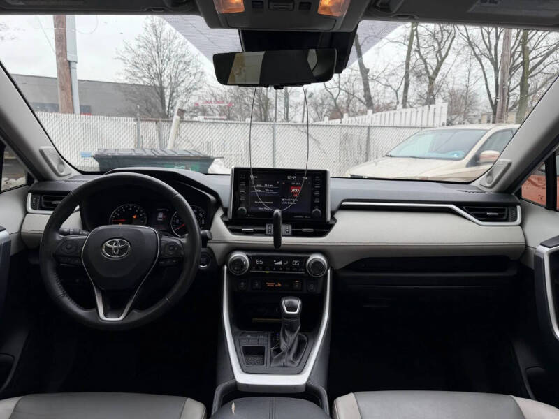 2020 Toyota RAV4 XLE Premium