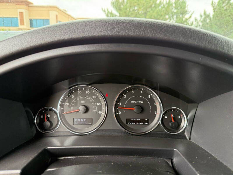 2008 Jeep Commander Sport