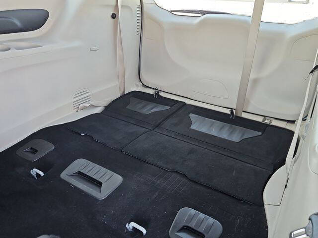 2024 Chrysler Voyager LX