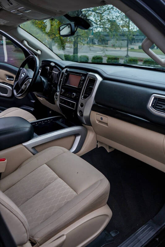 2017 Nissan Titan SV