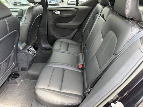 2023 Volvo XC40 B5 Plus Bright Theme