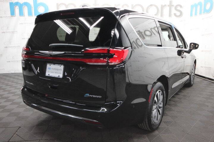 2023 Chrysler Pacifica Plug-In Hybrid Touring L