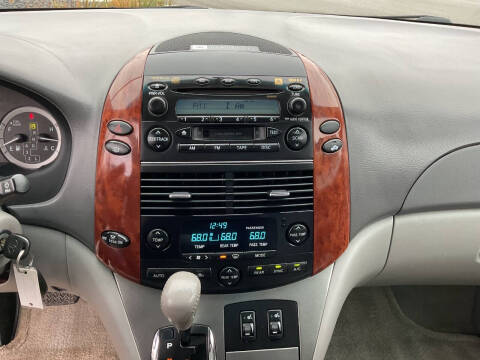 2004 Toyota Sienna XLE 7 Passenger