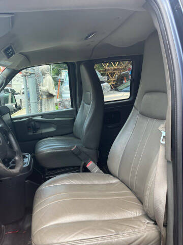 2010 GMC Savana Passenger