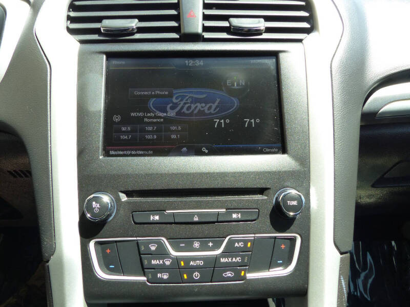 2016 Ford Fusion SE