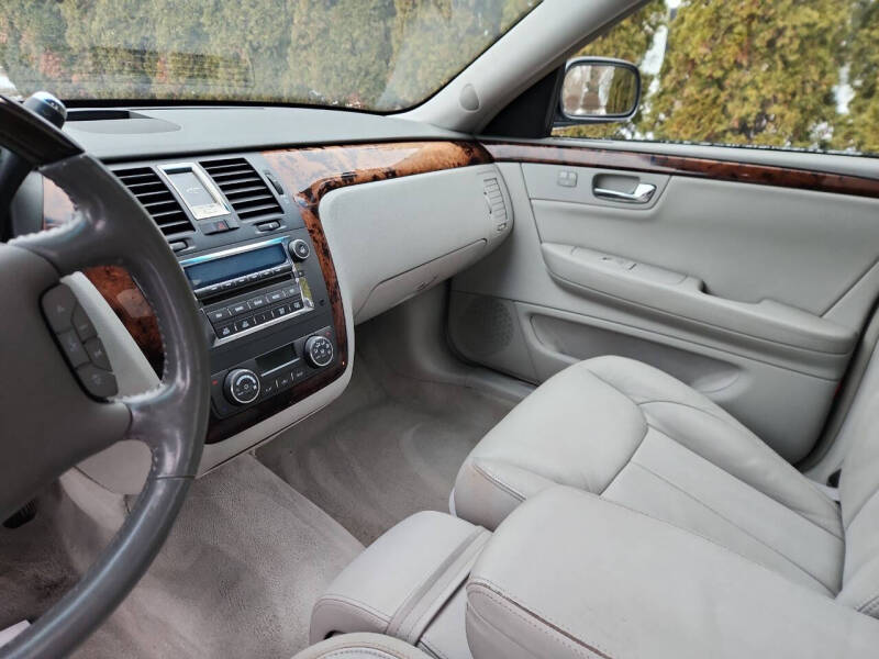 2011 Cadillac DTS Luxury Collection