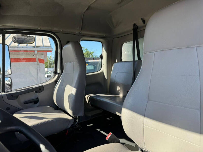 2017 Freightliner M2 106