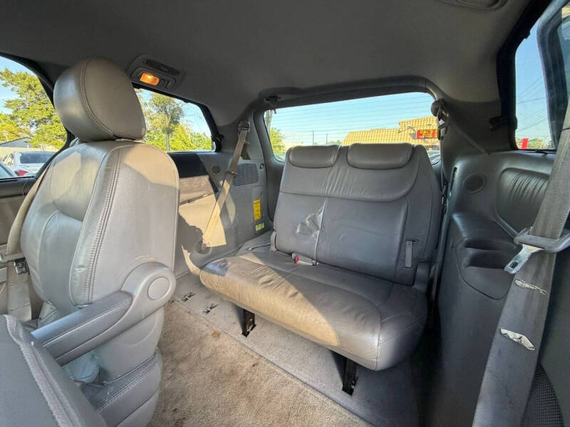 2004 Toyota Sienna XLE Limited 7 Passenger